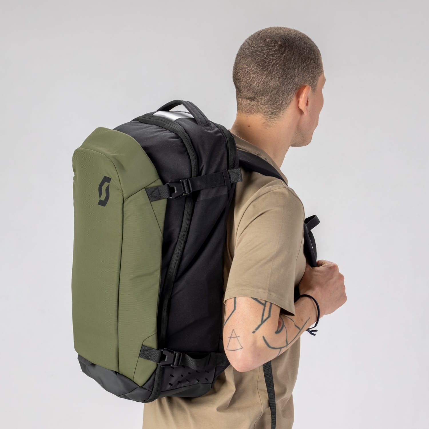 GEAR 40 VERDE DOUGLAS / NEGRA MOCHILA SCOTT 417996 - Imagen 7