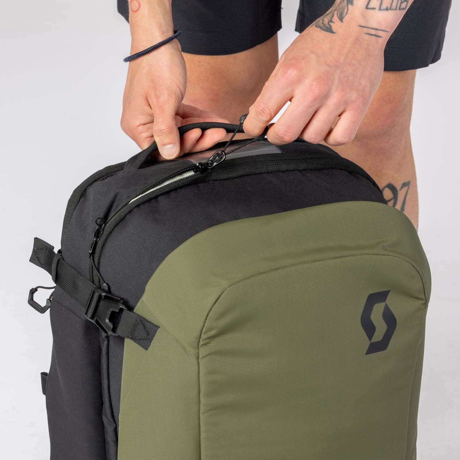 GEAR 40 VERDE DOUGLAS / NEGRA MOCHILA SCOTT 417996 - Imagen 5