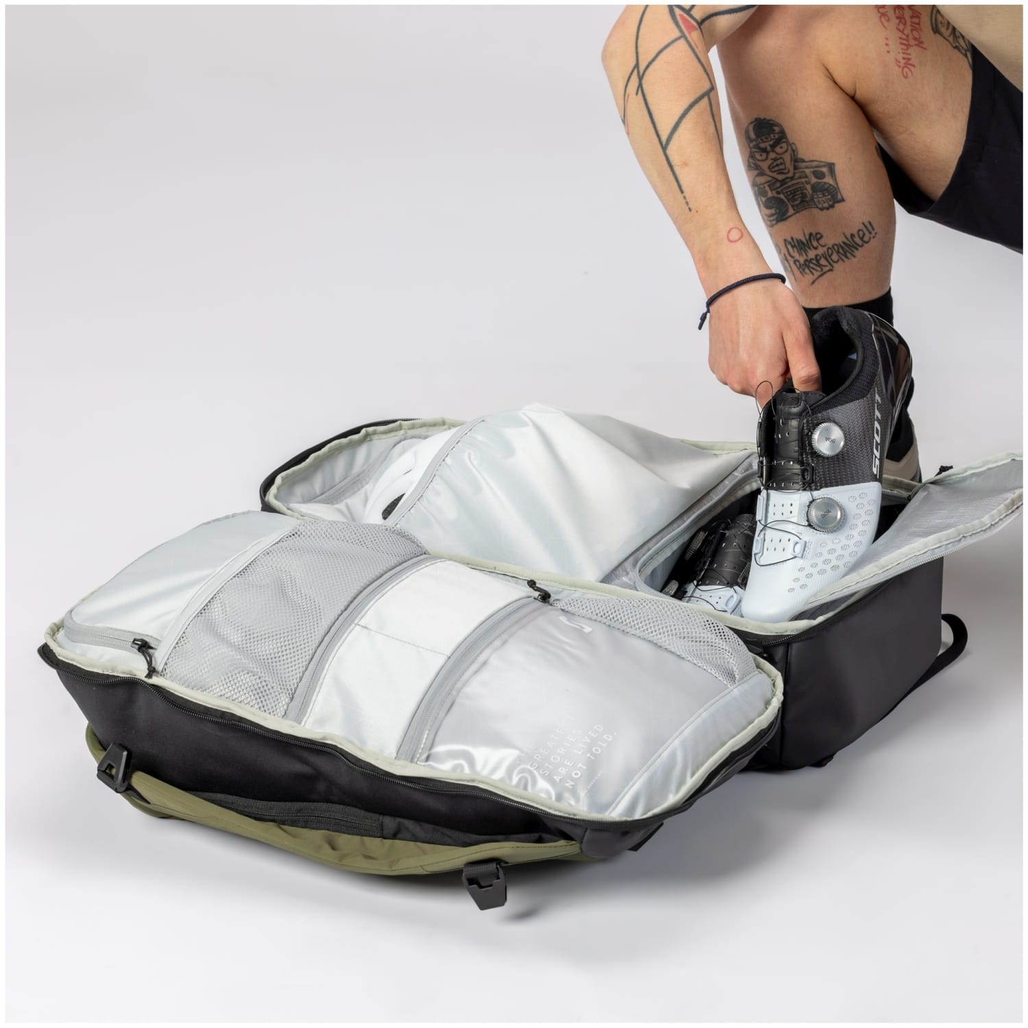 GEAR 40 VERDE DOUGLAS / NEGRA MOCHILA SCOTT 417996 - Imagen 3