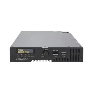 Repetidor UHF 400-470 MHz, Digital NXDN-DMR-Análogo, 40 Watts, puerto LAN, MIL-STD-810, SNMP, Inc. accesorios de inst.